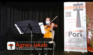 Agnes Jakab playing the violin on stage